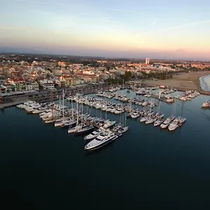 https://rental-apartment-las-dunas-1h-cambrils-3-bedrooms-8.catalonia-hotels.com